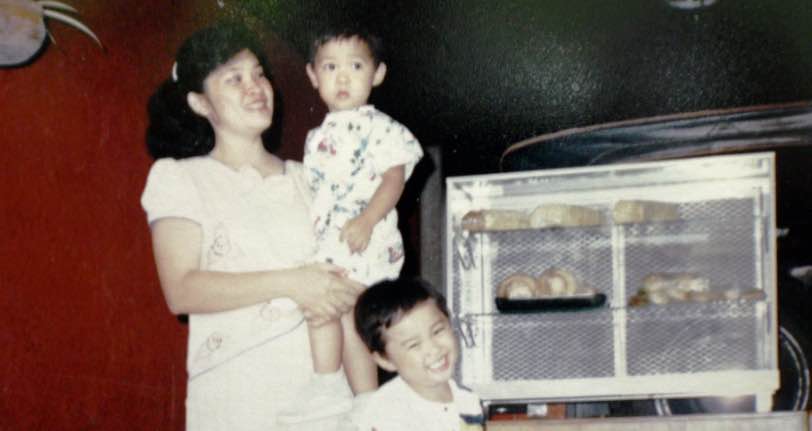 gertie-with-kids-selling-bread-in-front-garage